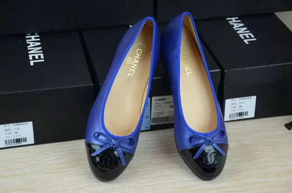 CHANEL Shallow mouth flat shoes Women--085